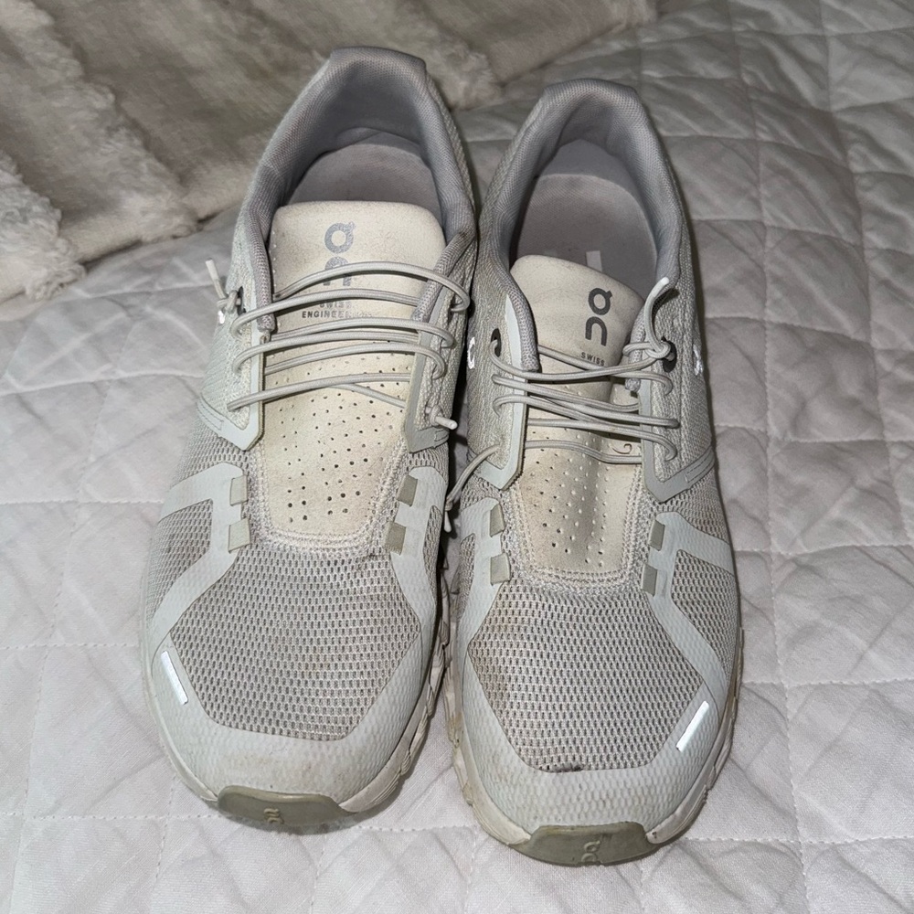 On cloud tennis shoes